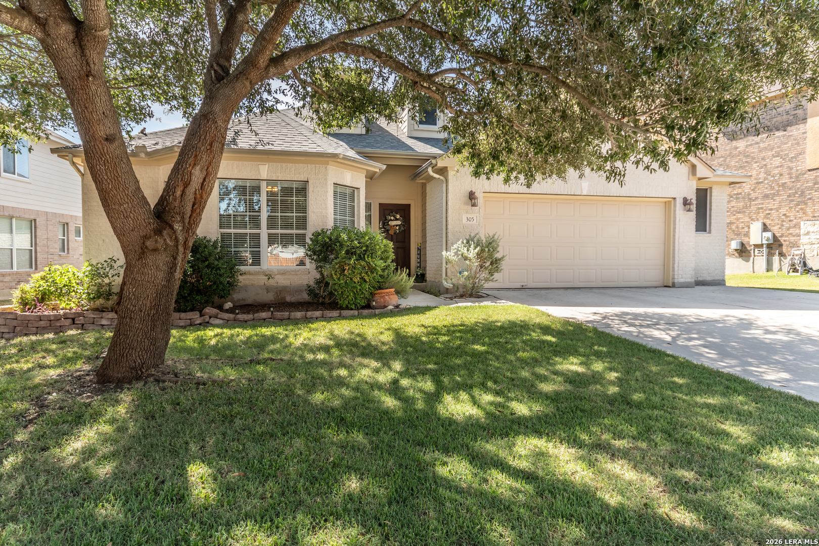 305 HILTON DR, Cibolo, TX 78108 — photo 1