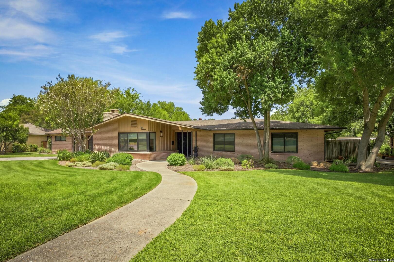 211 SHARON DR, San Antonio, TX 78216 — photo 1