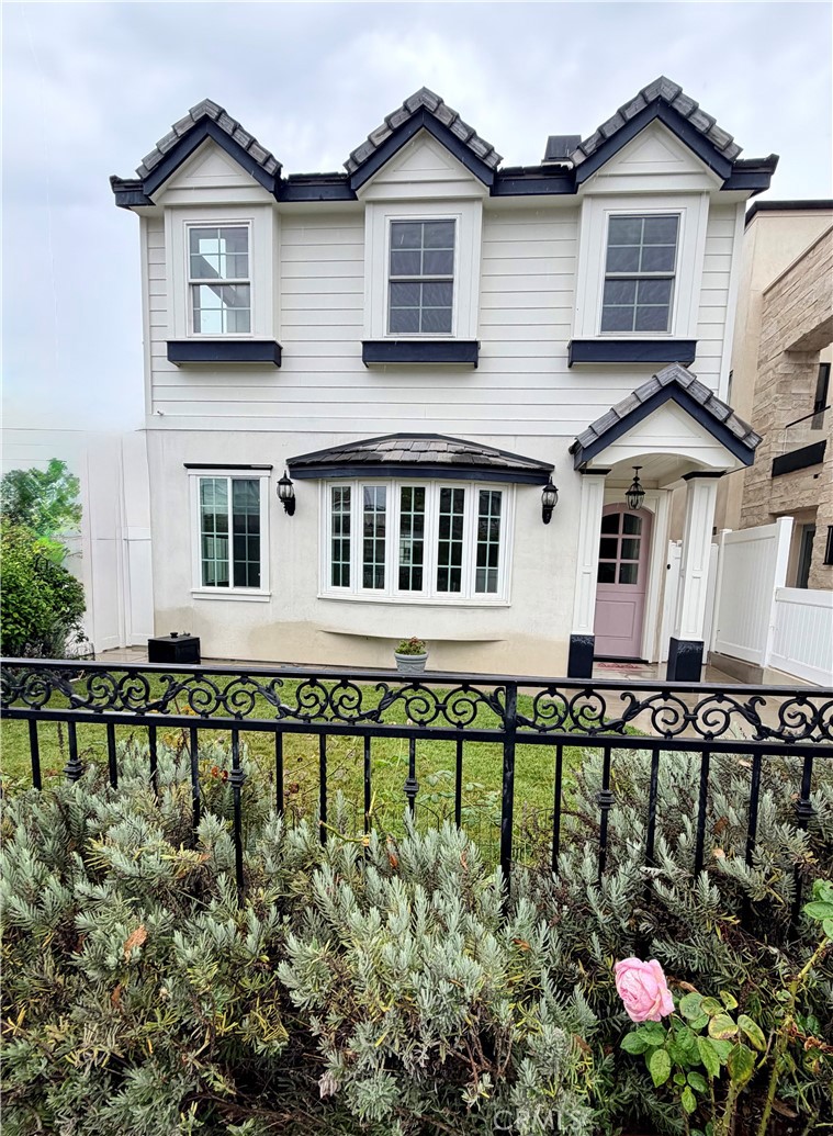 613 Poppy Avenue, Newport Beach, CA 92625 — photo 1