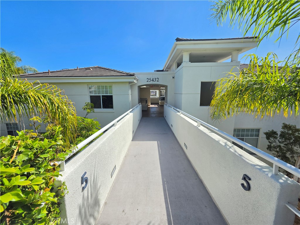 25432 Sea Bluffs 102
