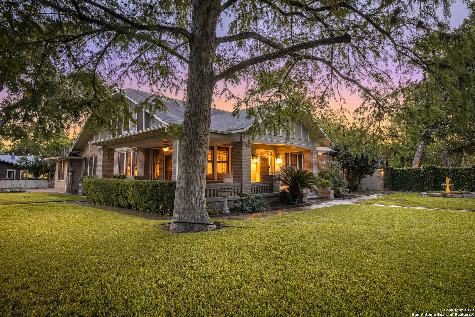 390 S GUENTHER AVE, New Braunfels, TX 78130 — photo 1