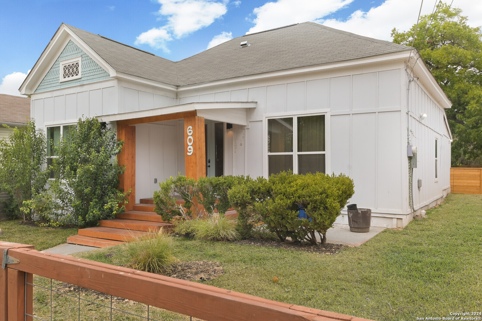 609 DAKOTA ST, San Antonio, TX 78203 — photo 1