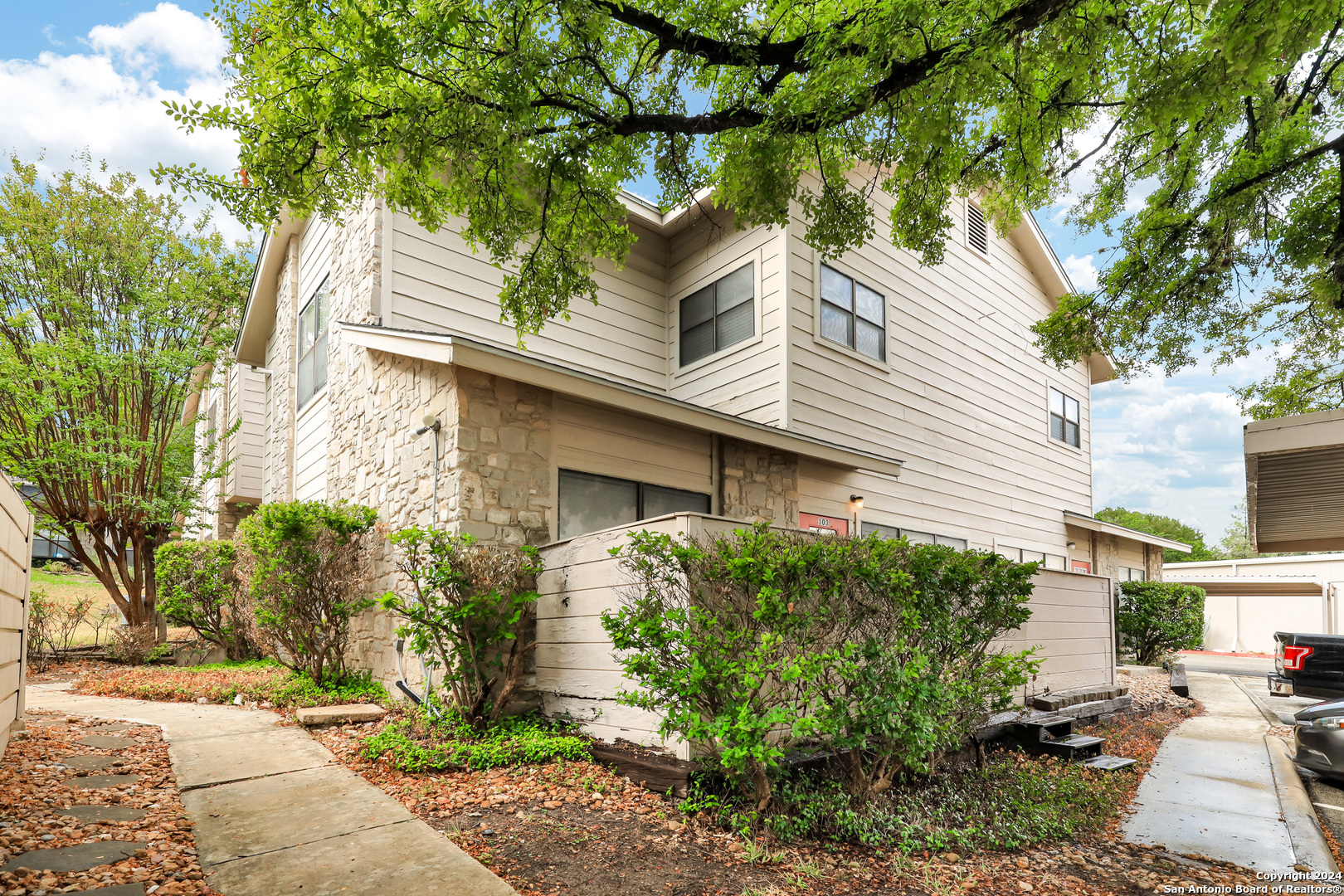 829 W BITTERS RD, San Antonio, TX 78216 — photo 1