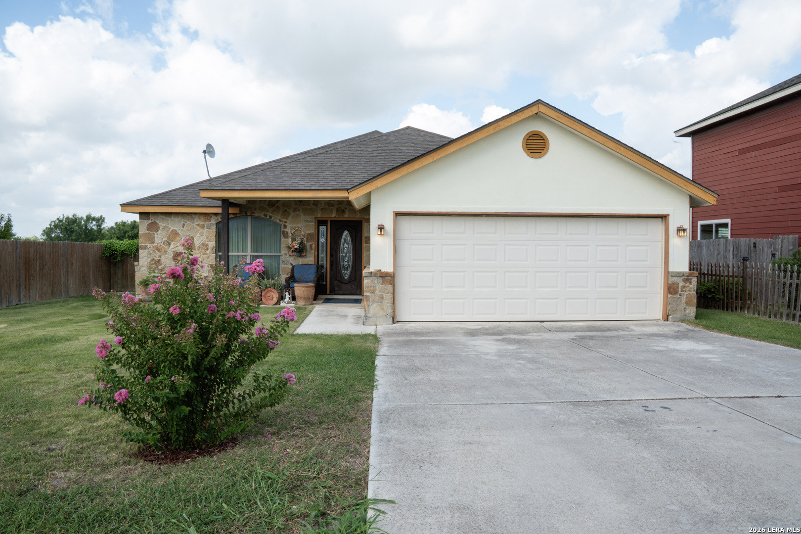 518 Indian Crossing, Jourdanton, TX 78026 — photo 1
