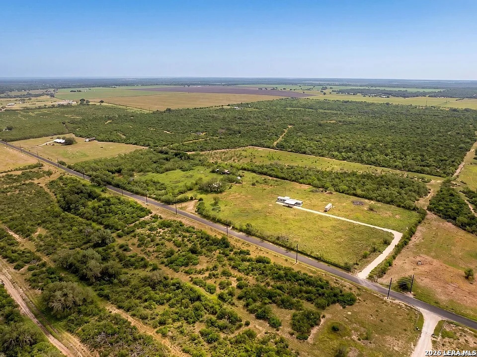 2759 County Road 467, Devine, TX 78016 — photo 1