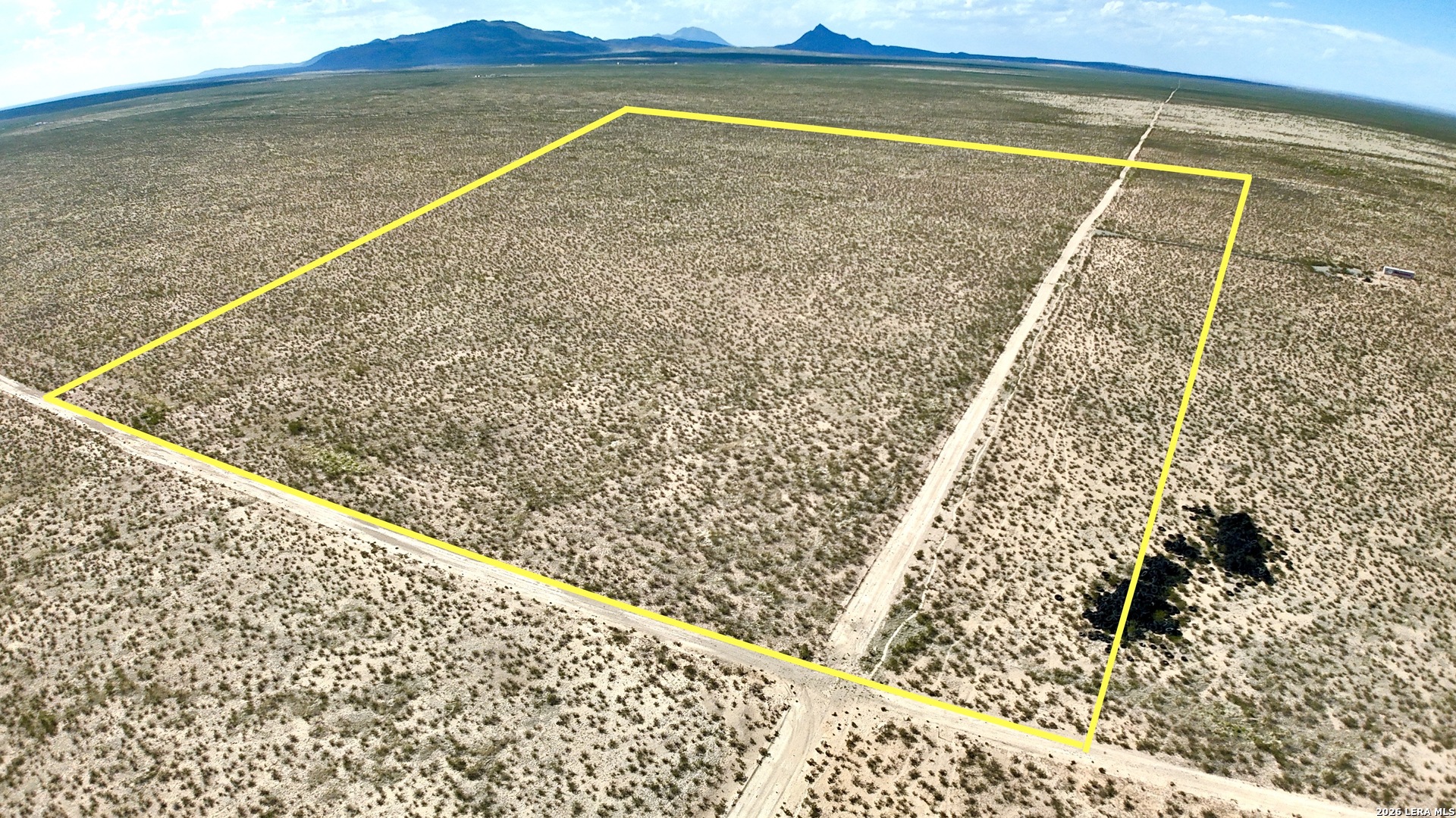201 E ROADRUNNER RD, Dell City, TX 79847 — photo 1