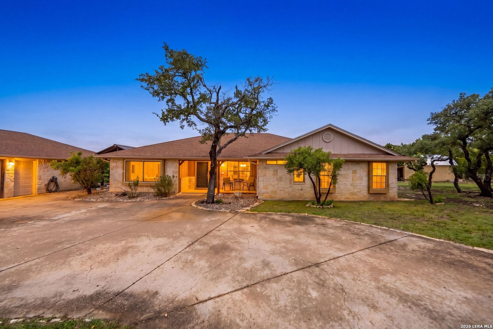 139 N Drew, Kerrville, TX 78028 — photo 1