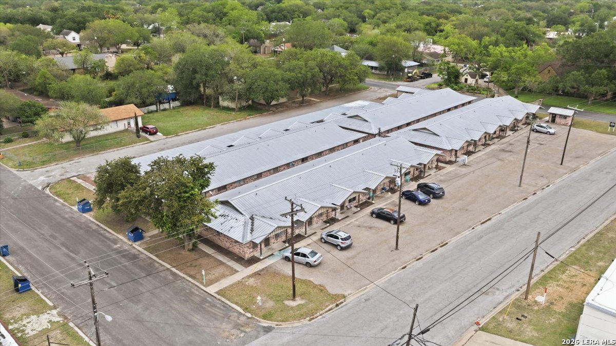 1400 N SAINT MARYS ST, Beeville, TX 78102 — photo 1
