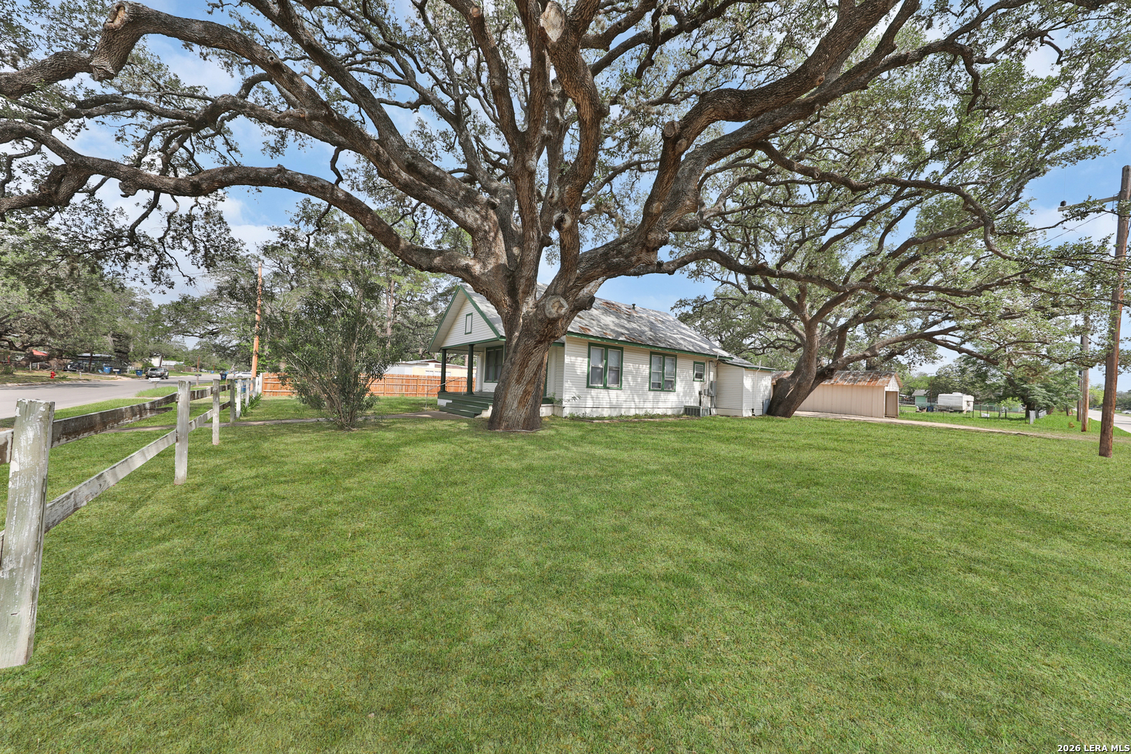 804 COMMERCE ST, , 78064 — photo 1