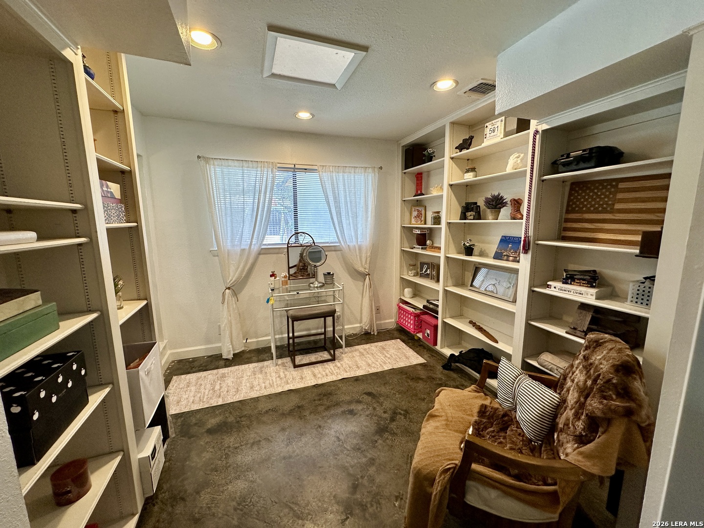 201 COUNTRY WOOD DR, , 78216 — photo 1