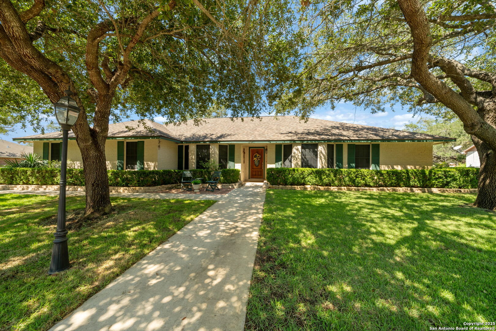231 Hayden, Pleasanton, TX 78064 — photo 1