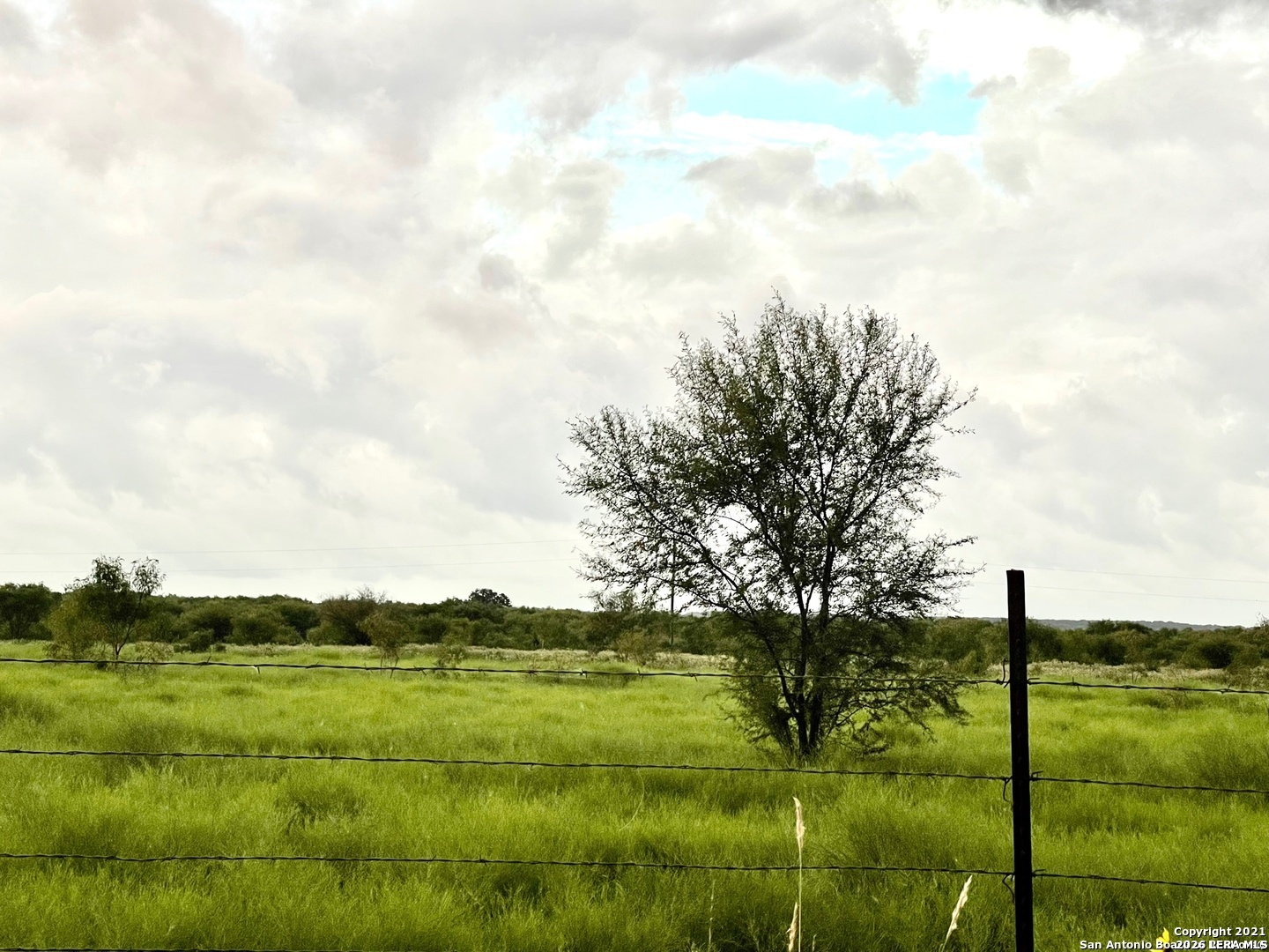 2118 CR 421, ,  78160 — photo 1