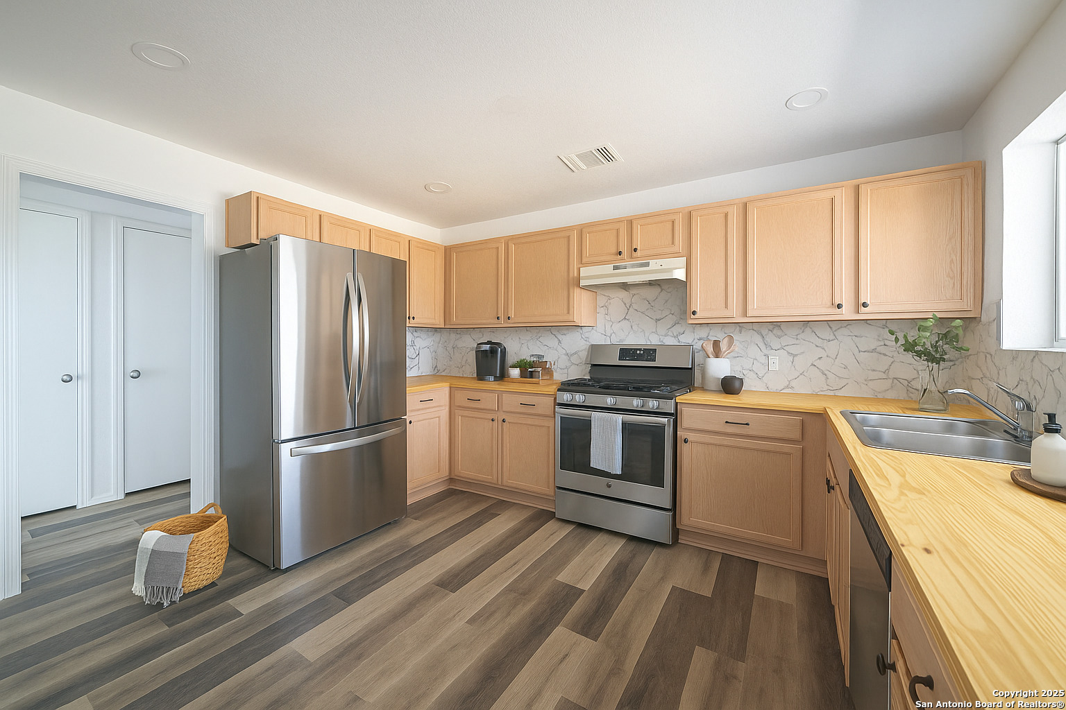 475 Fm 2200, , 78016 — photo 1