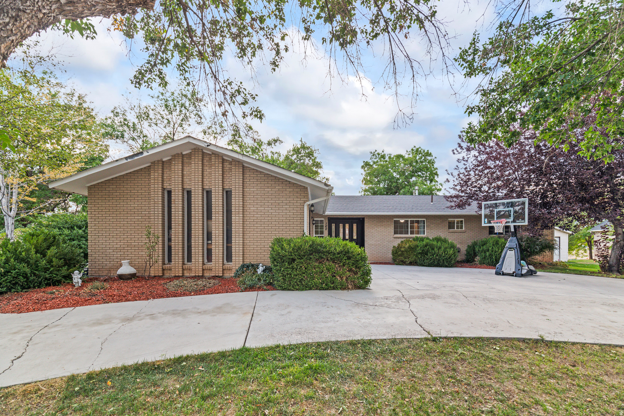 166  BROOKLYN DR