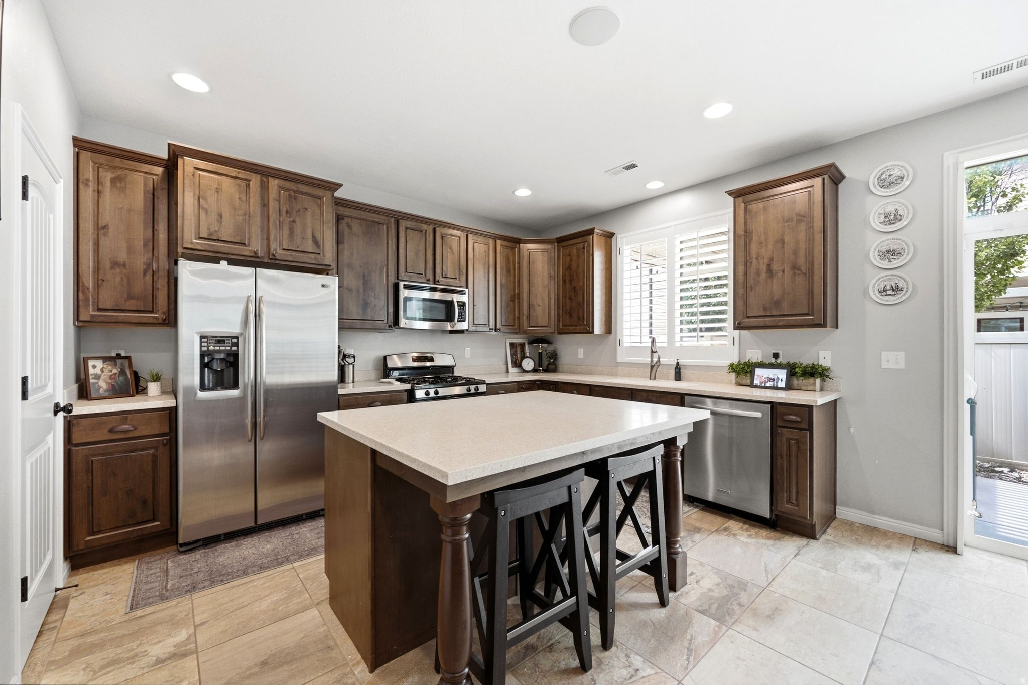 1056 W STONEHAVEN DR