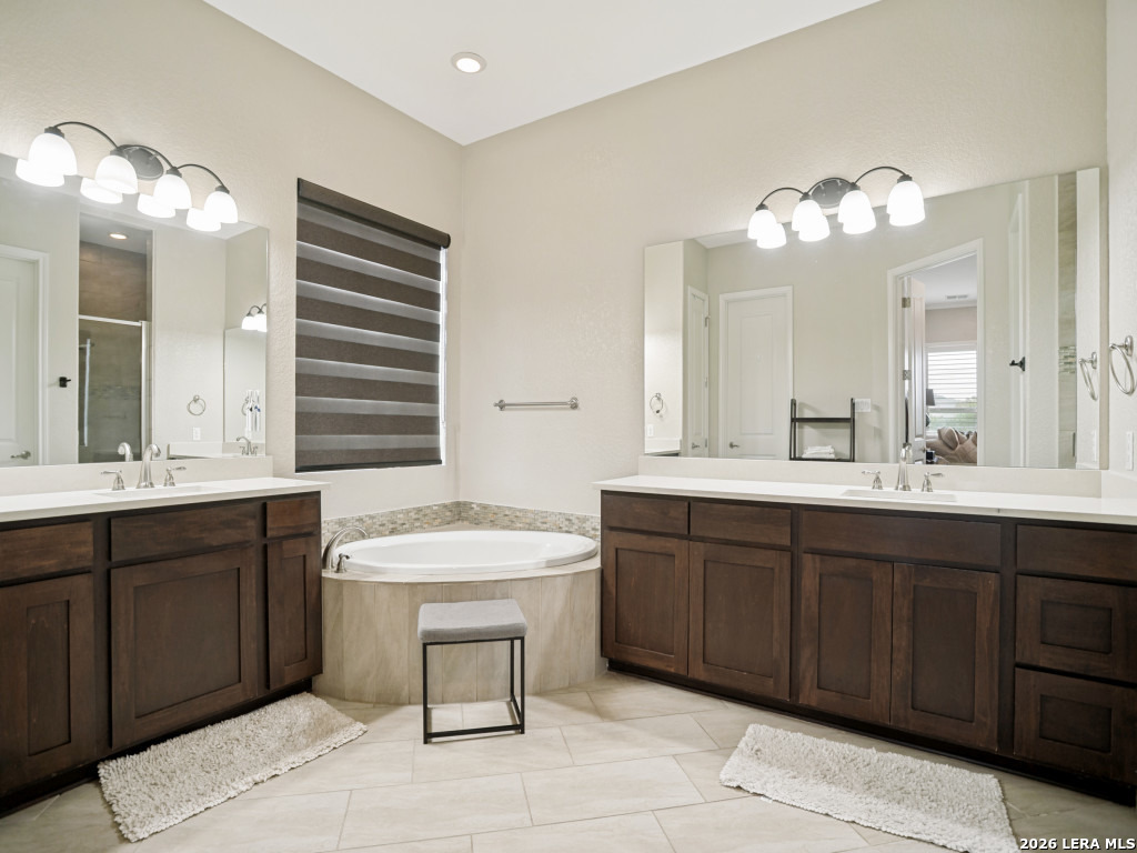 25123 ESTANCIA CIR, ,  78260 — photo 1