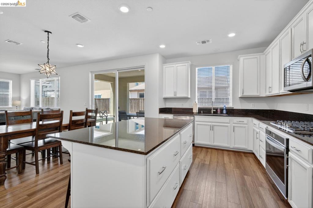 669 Longmont Dr, Oakley, CA 94561 — photo 1