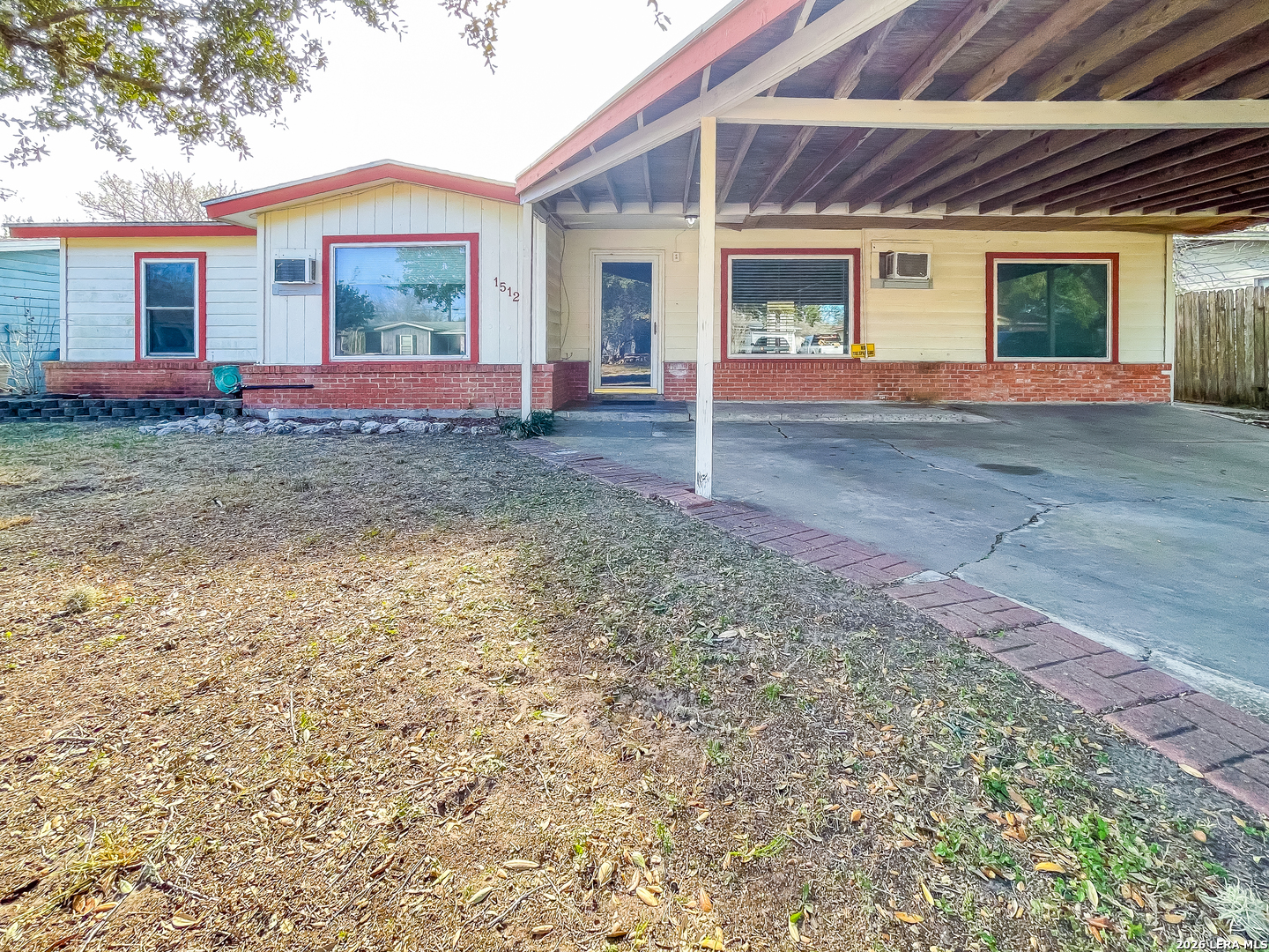 1512 E BOWIE ST, Beeville, TX 78102 — photo 1