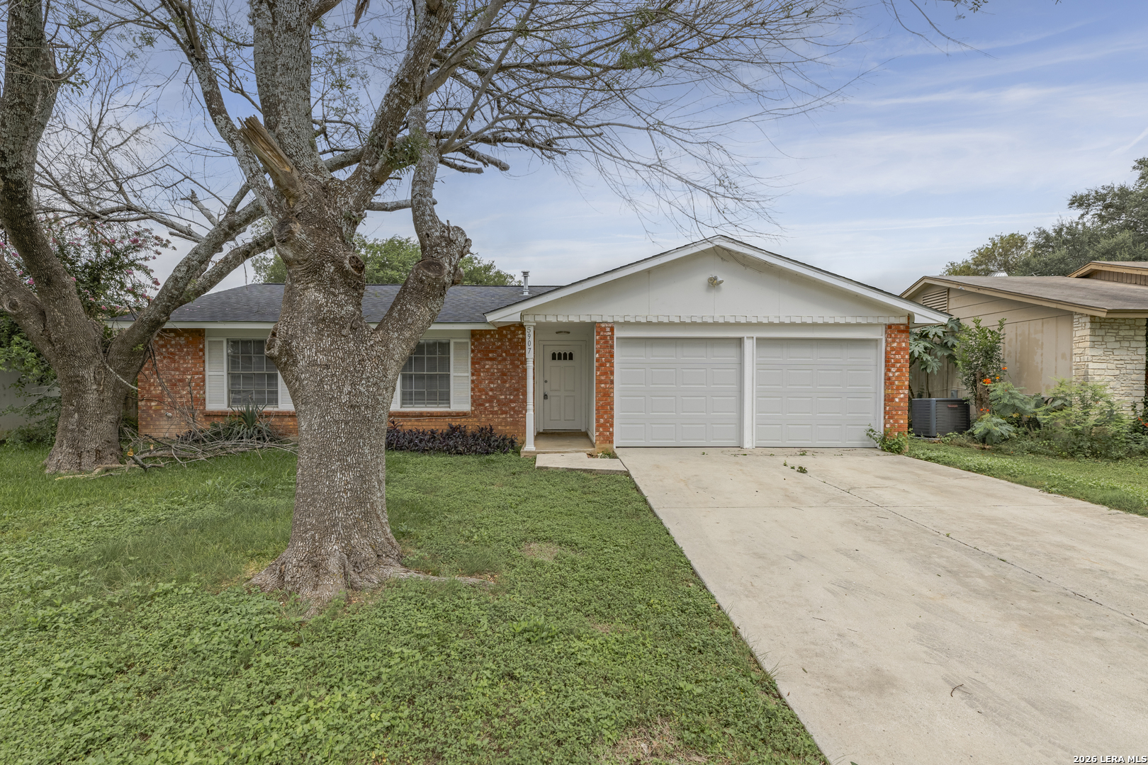 5907 CLIFF TRAIL DR, San Antonio, TX 78250 — photo 1