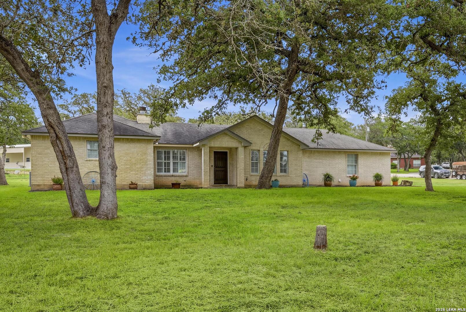 400 QUAIL RDG, La Vernia, TX 78121 — photo 1