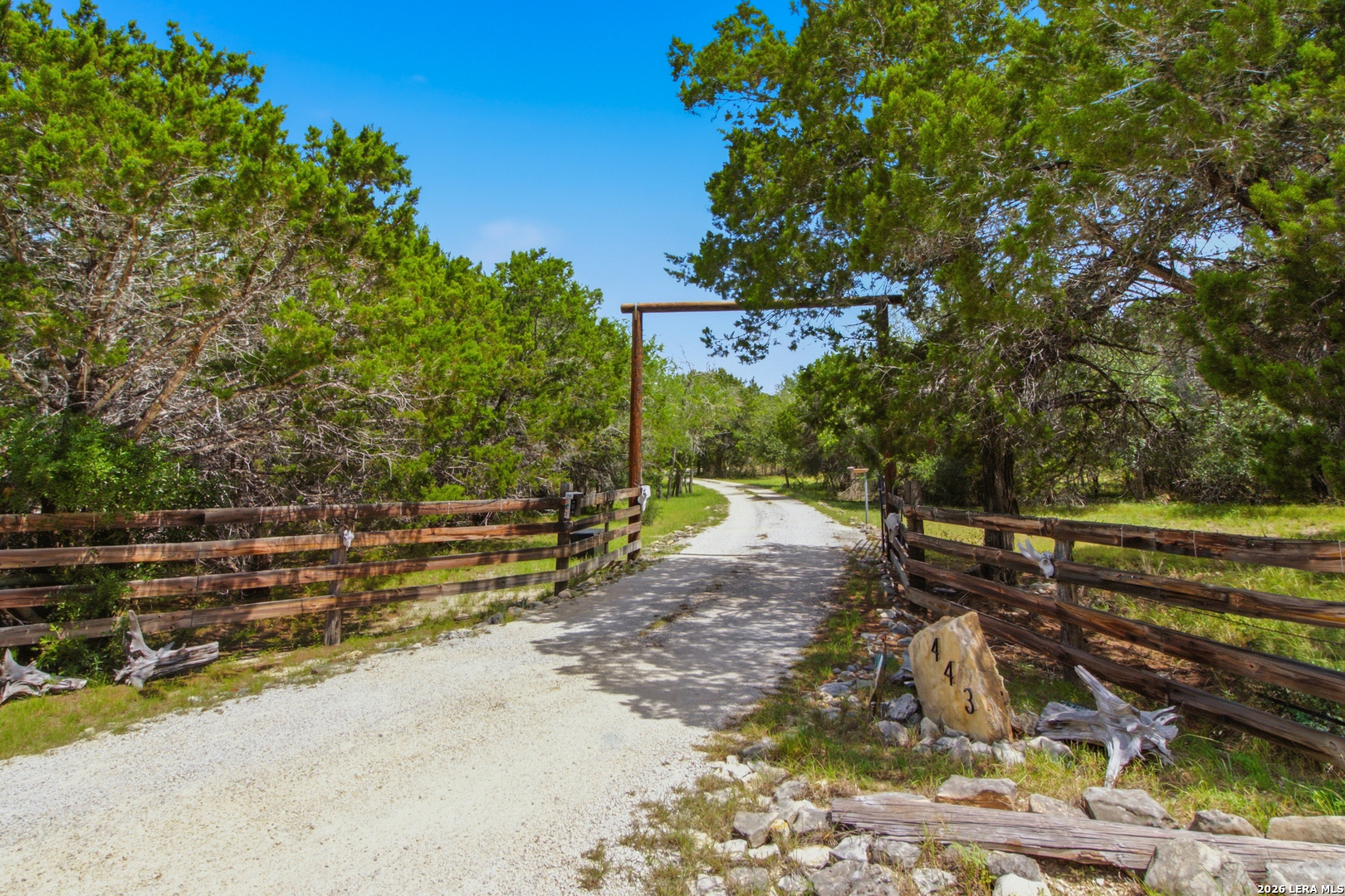 443 OAK HILLS RD, Pipe Creek, TX 78063 — photo 1