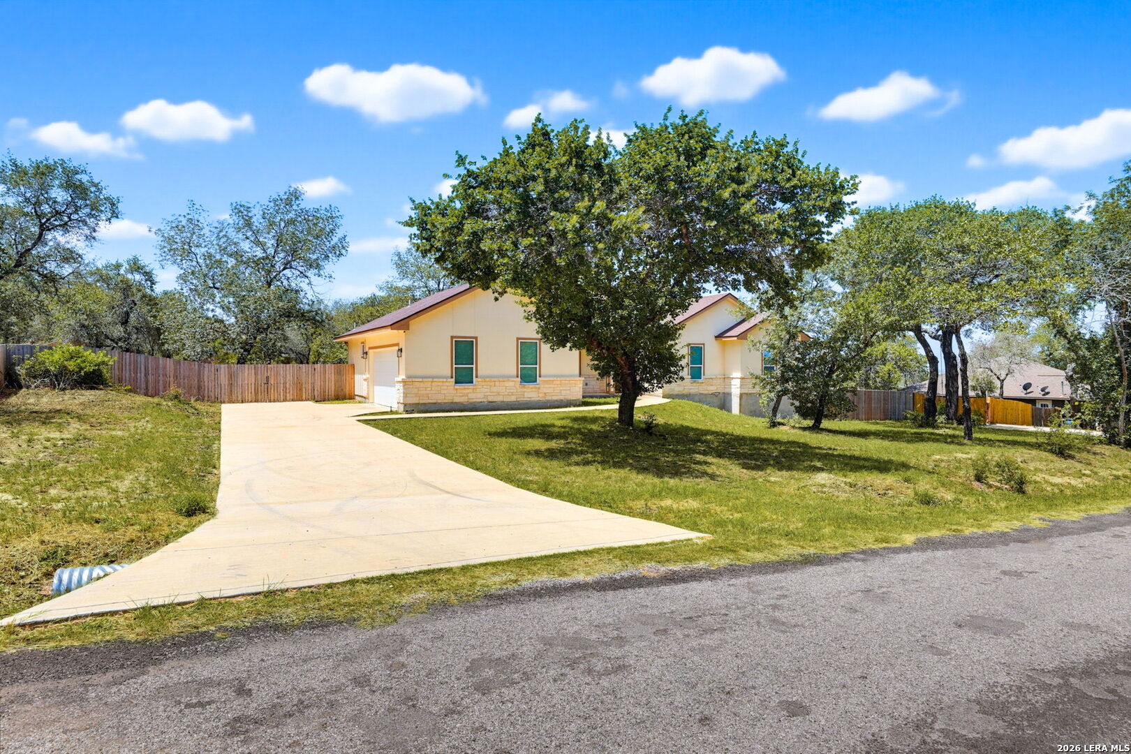 160 Log Cabin Way, , 78065 — photo 1
