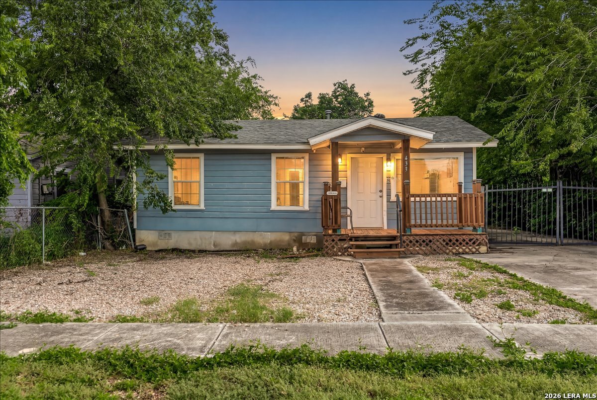 423 Princeton Ave, San Antonio, TX 78201 — photo 1