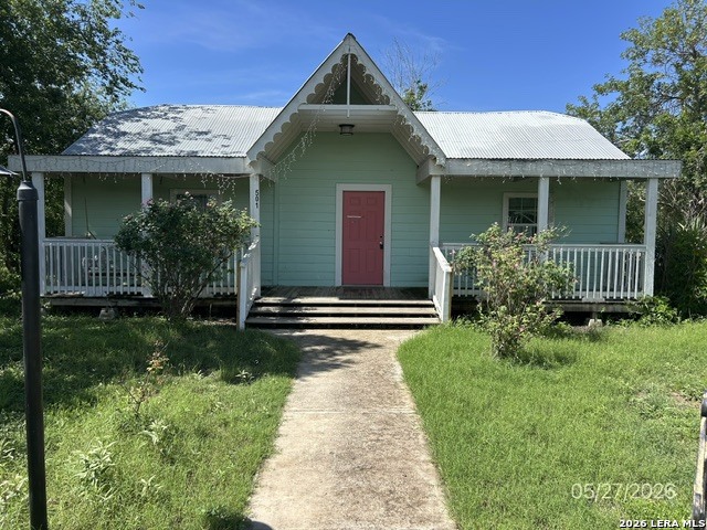 501 E DANIEL ST, Uvalde, TX 78801 — photo 1