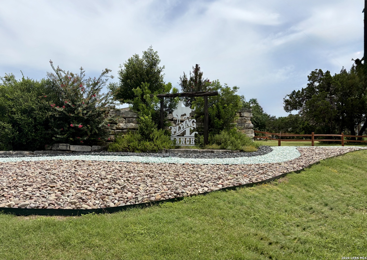 11 Stone Crst, Bandera, TX 78003 — photo 1