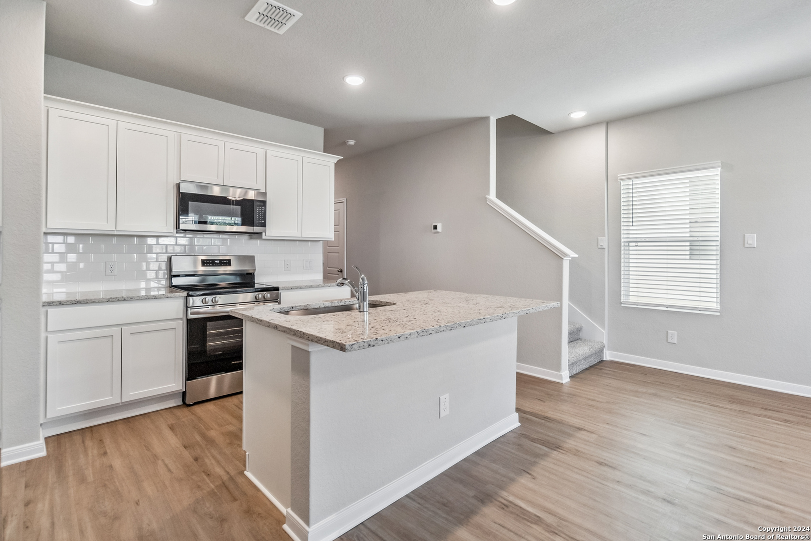 3915 ABBOTT PASS, ,  78152 — photo 1