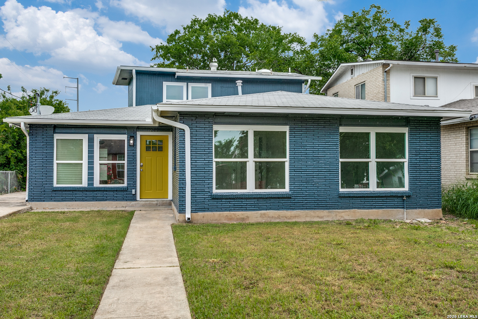 2207 Burnet, San Antonio, TX 78202 — photo 1
