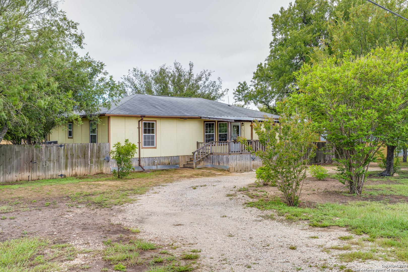 515 County Road 3821, San Antonio, TX 78253 — photo 1