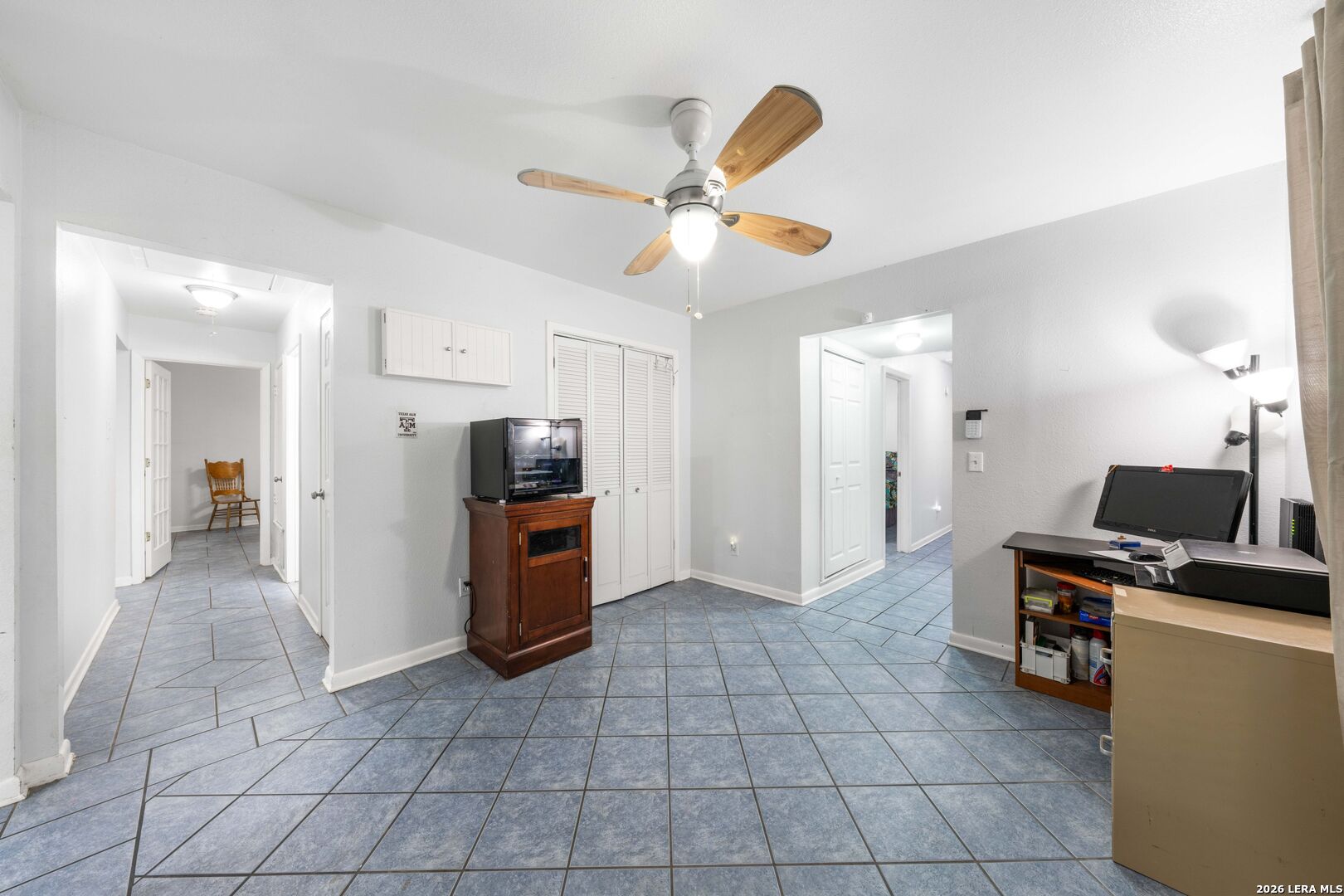 104 scenic oak, ,  78114 — photo 1