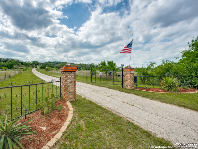 706 Paleface Ranch Rd S, SPICEWOOD, TX 78669 — photo 1