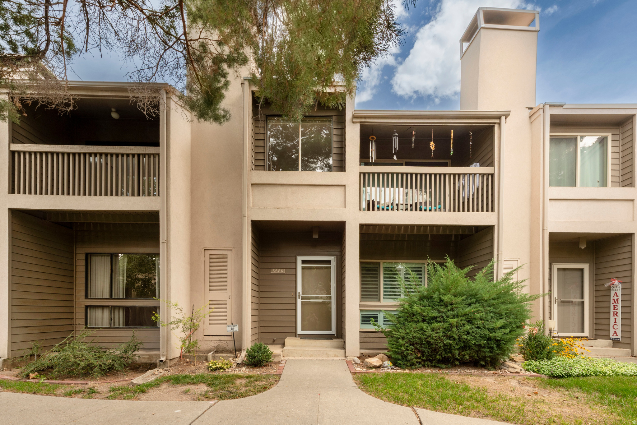 5686 S PARK PL, Holladay, UT 84121 — photo 1
