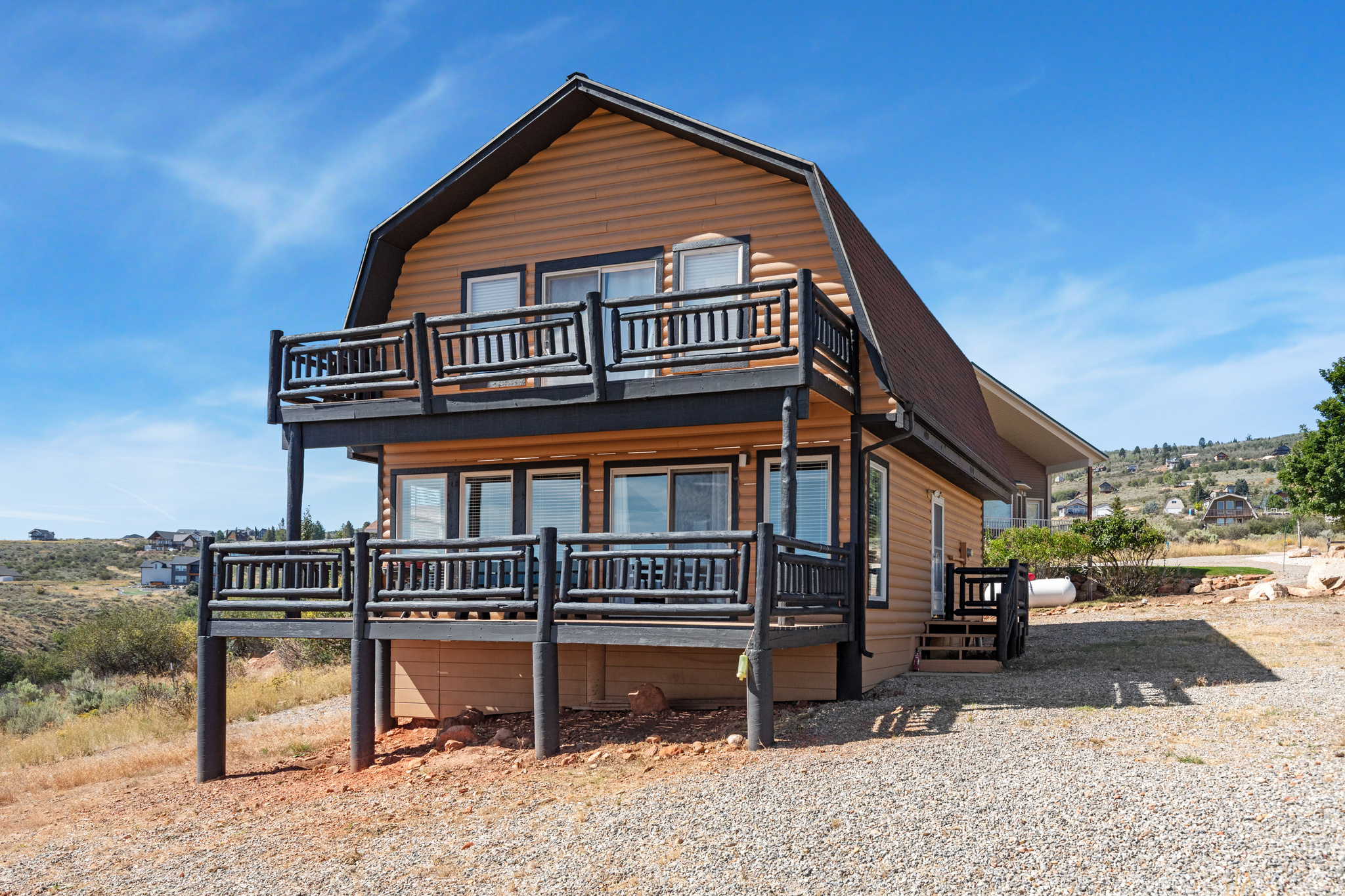 410 W YARROW DR