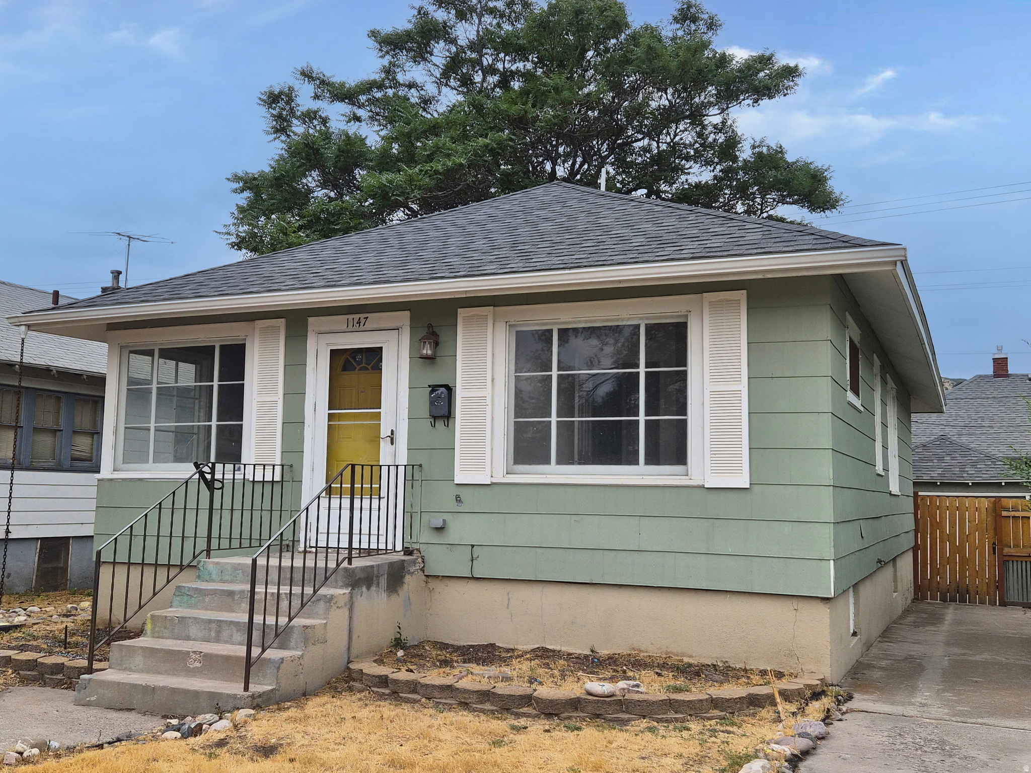 1147 N HAYES