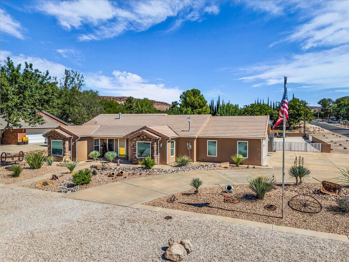 95 E Mulberry LN, Leeds, UT 84746 — photo 1