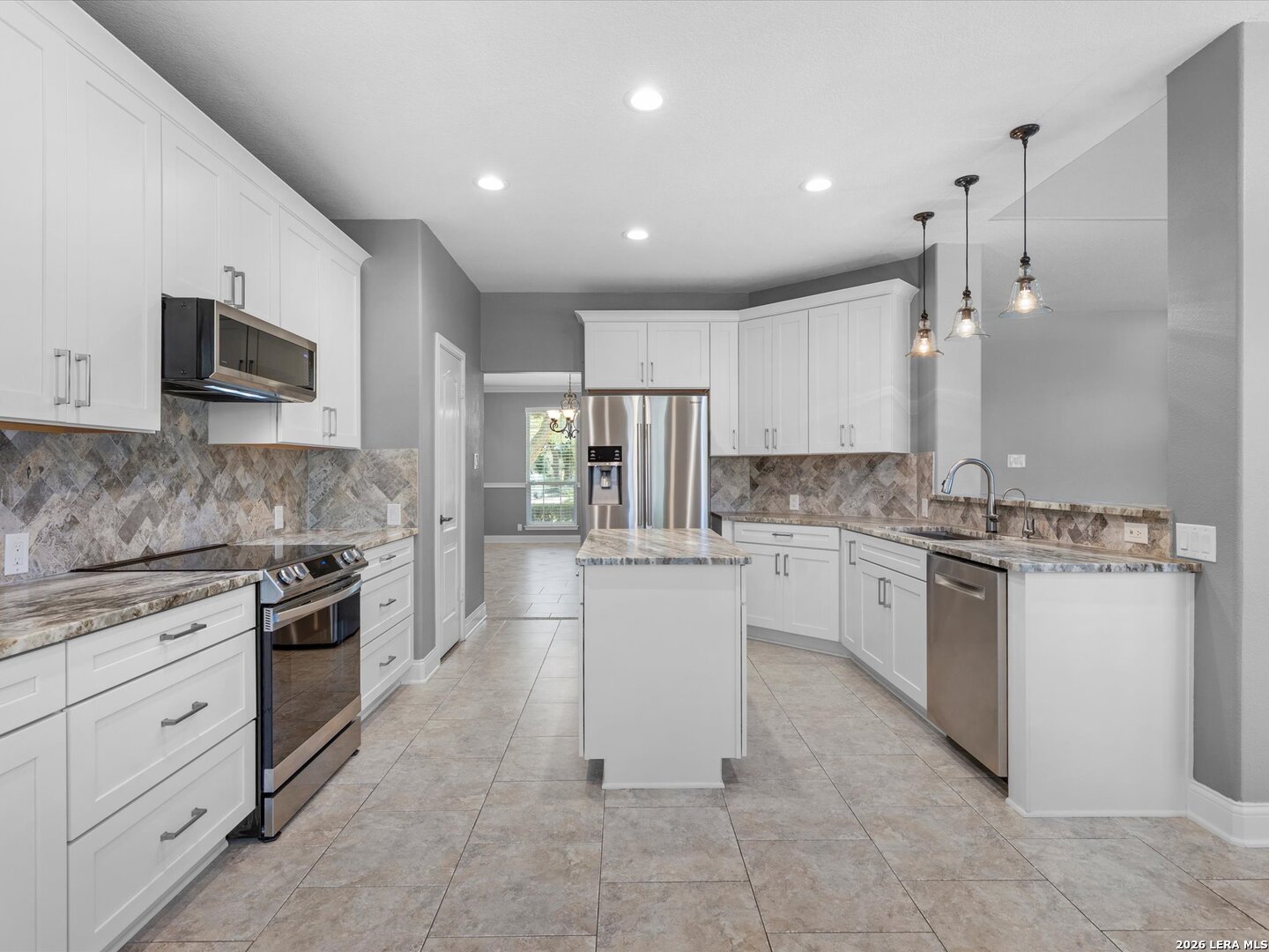 1308 BIRCHWOOD CIR, ,  78154 — photo 1