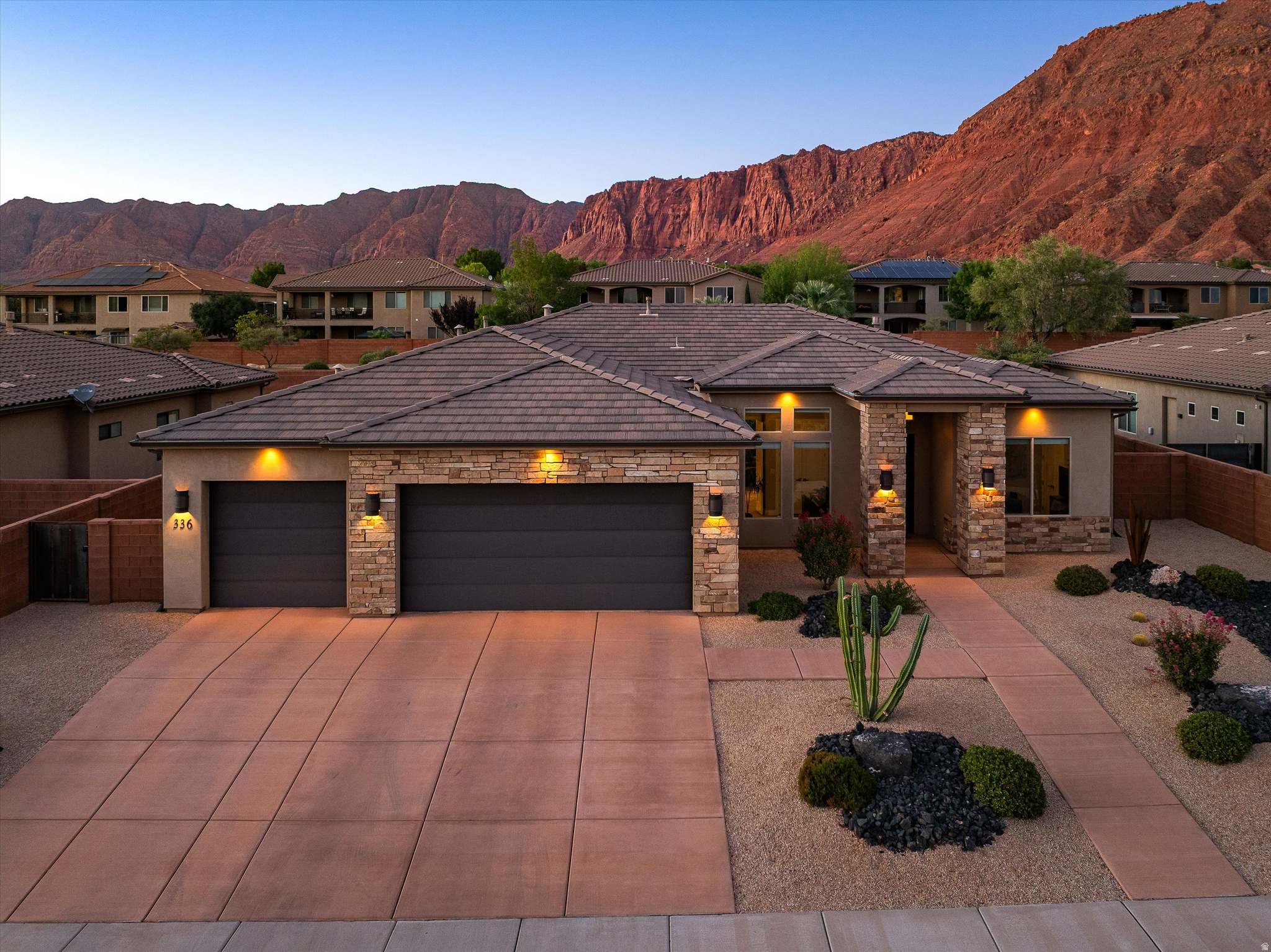 336 W REDSTONE CT