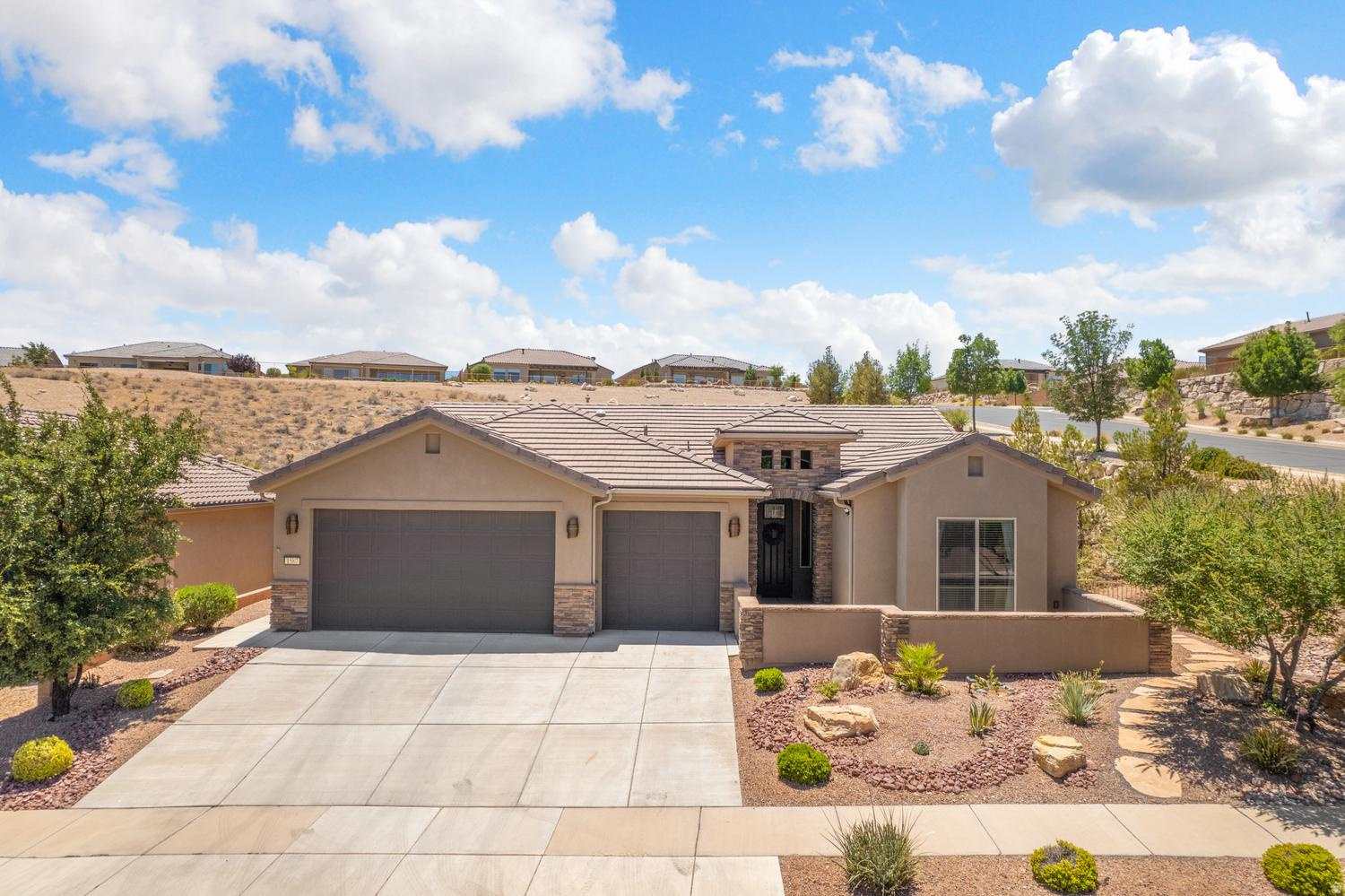 1587 W WHITESTONE DR, St. George, UT 84790 — photo 1