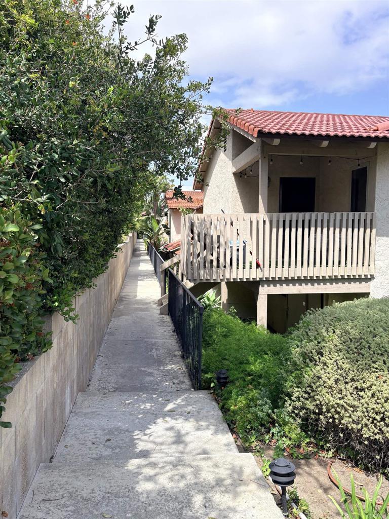 2352 Altisma Way 9, Carlsbad, CA 92009 — photo 1