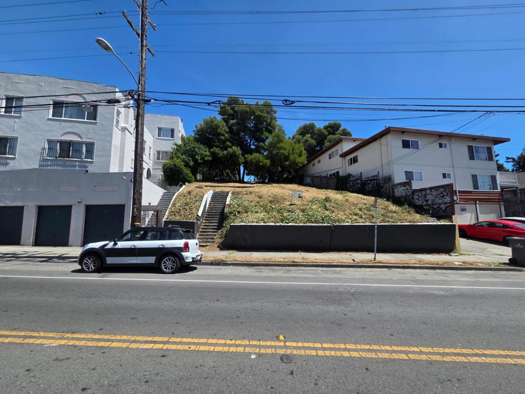2120 35th Avenue, Oakland, CA 94601 — photo 1