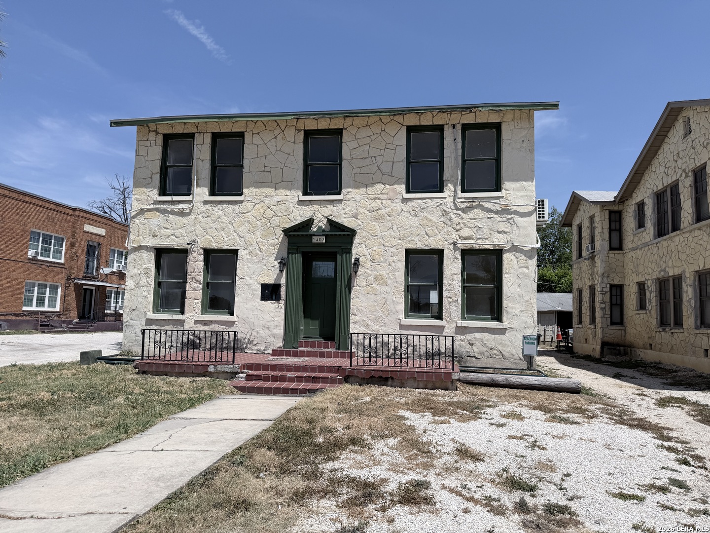 1407 W WOODLAWN AVE, San Antonio, TX 78201 — photo 1