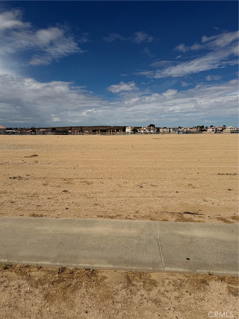 11 Lakeview Drive, Helendale, CA 92342 — photo 1
