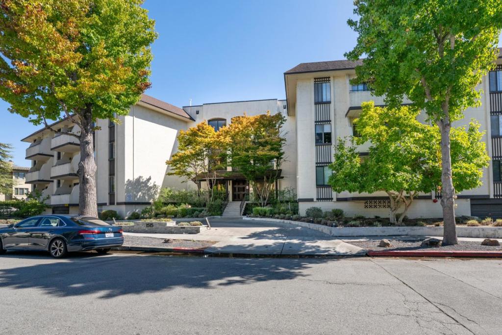 1515 Floribunda Avenue 304