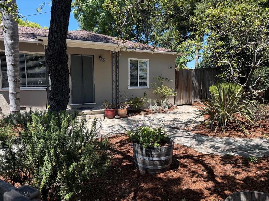 823 Cedar Street, Redwood City, CA 94063 — photo 1