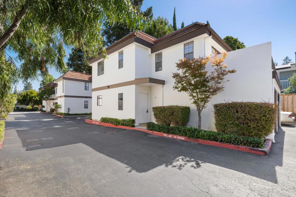 101 E Middlefield Road 5, Mountain View, CA 94043 — photo 1