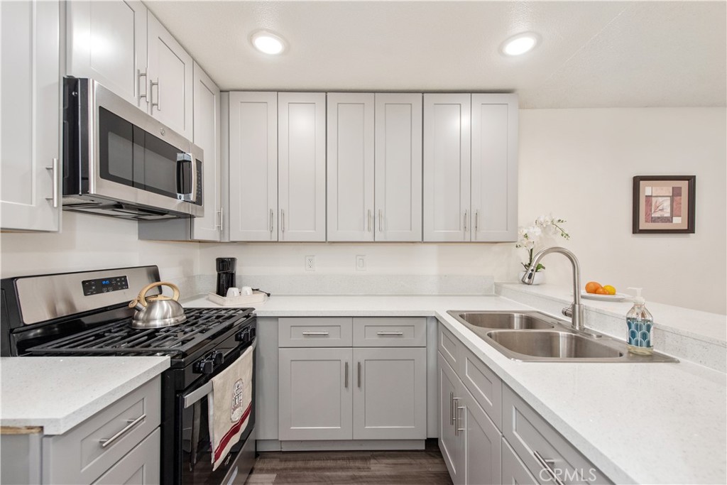 450 E 4th 416, Santa Ana, CA 92701 — photo 1