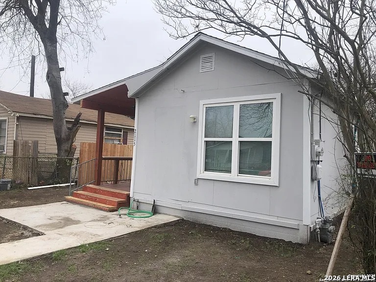 2115 S NAVIDAD ST, San Antonio, TX 78207 — photo 1